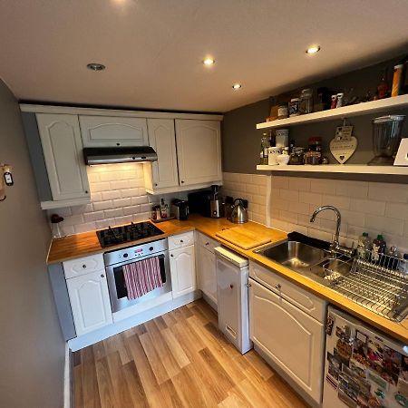 1 Bedroom Flat In Tolcross, Glasgow Top Floor. Eksteriør bilde