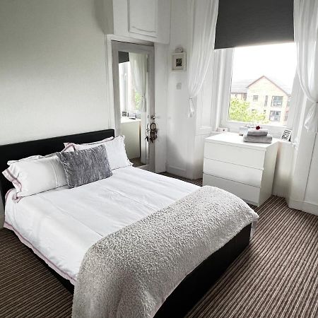 1 Bedroom Flat In Tolcross, Glasgow Top Floor. Eksteriør bilde