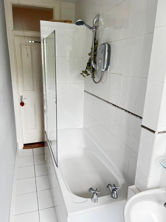1 Bedroom Flat In Tolcross, Glasgow Top Floor. Eksteriør bilde